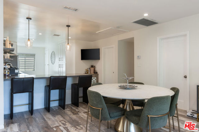 10315 Fairgrove Avenue, Tujunga CA: https://media.crmls.org/mediaz/bf9cf520-a022-43d3-aeee-50c3194c5ba4.jpg