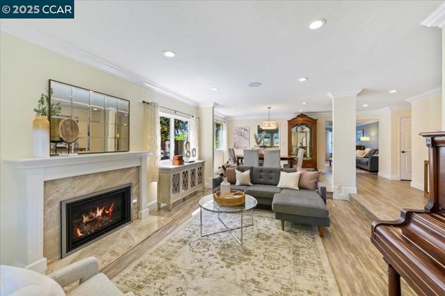 9461 Thunderbird Pl, San Ramon CA: https://media.crmls.org/mediaz/bf9d1527-418a-48d3-9cf6-4bf9d13ff448.jpg