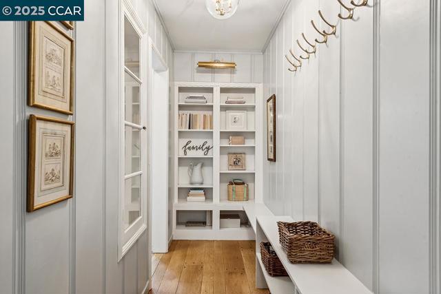72 Davis Rd, Orinda CA: https://media.crmls.org/mediaz/bf9d7723-0a33-44fe-bbaa-d8bb933782fe.jpg