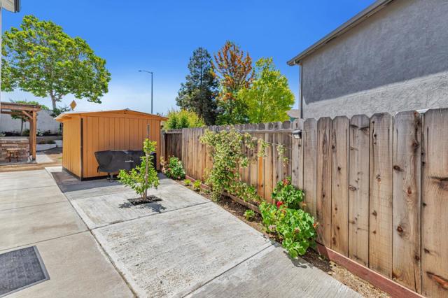 2191 Spruce Drive, Hollister CA: https://media.crmls.org/mediaz/bf9d787f-1767-4359-9420-4d987f2024bd.jpg