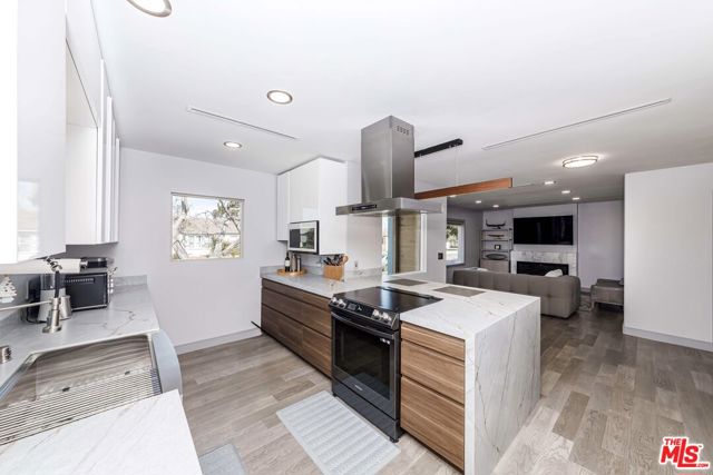 5524 W 122nd Street, Hawthorne CA: https://media.crmls.org/mediaz/bf9dae3b-d077-4c65-adac-bb0afd75cadf.jpg