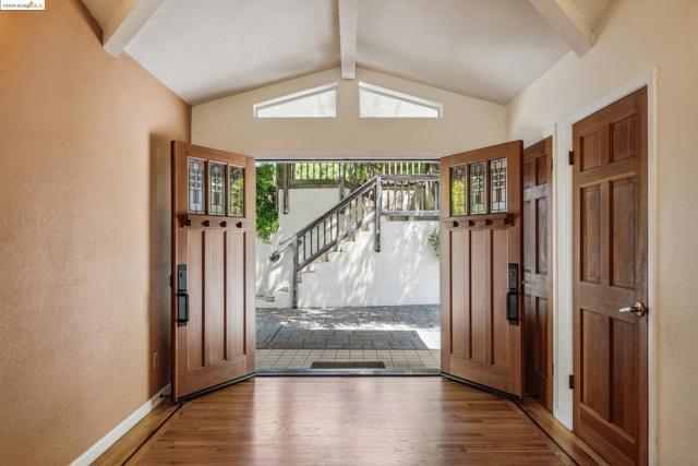 2335 Tunnel Rd, Oakland CA: https://media.crmls.org/mediaz/bf9dce37-1a71-415d-b1fa-8ba8050022a9.jpg