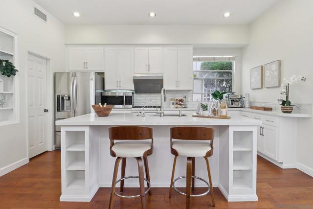 11856 Miro Circle, San Diego CA: https://media.crmls.org/mediaz/bf9e0ea8-beff-4738-a350-9483c0ea9647.jpg