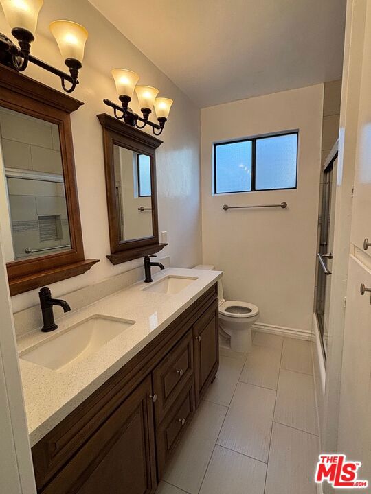 2488 N Beachwood Drive, Los Angeles CA: https://media.crmls.org/mediaz/bf9e49fd-86a9-4245-9249-f72e290bc856.jpg
