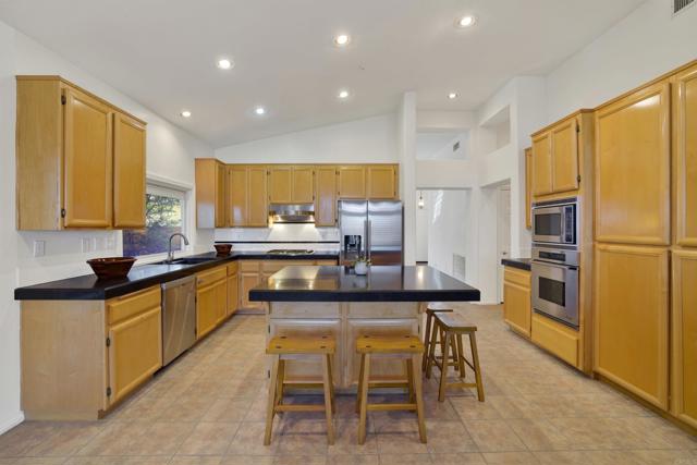 Detail Gallery Image 11 of 47 For 2022 Highland View, Escondido,  CA 92026 - 3 Beds | 2 Baths