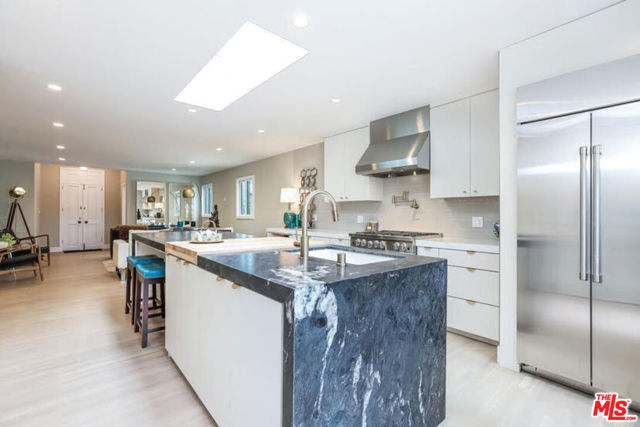 9016 Dicks Street, West Hollywood CA: https://media.crmls.org/mediaz/bf9fd627-4f35-4911-b91a-8c4305ffd8eb.jpg