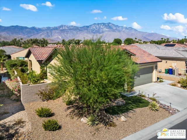 17 Cork Tree, Rancho Mirage CA: https://media.crmls.org/mediaz/bfa01a08-f978-4710-805d-0f2f690c8282.jpg