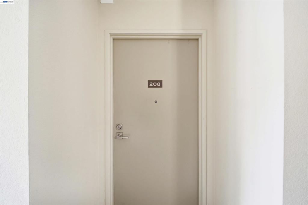 https://media.crmls.org/mediaz/bfa04a16-39d0-4ac8-a803-ff7fe88c9037.jpg?preset=X-Large