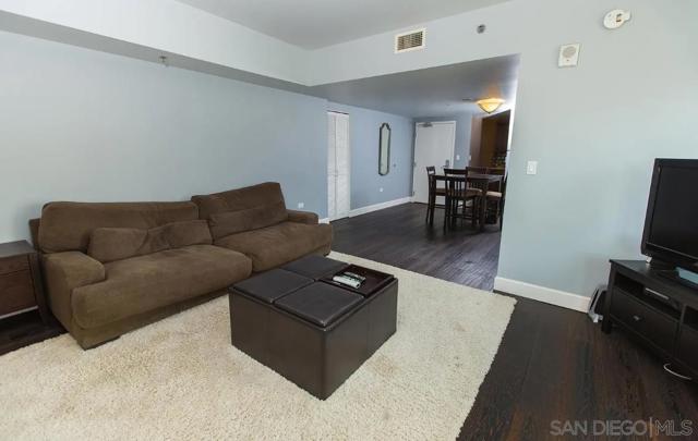 425 W Beech St, San Diego CA: https://media.crmls.org/mediaz/bfa0cfda-6896-4353-8c2a-af15dc82957b.jpg