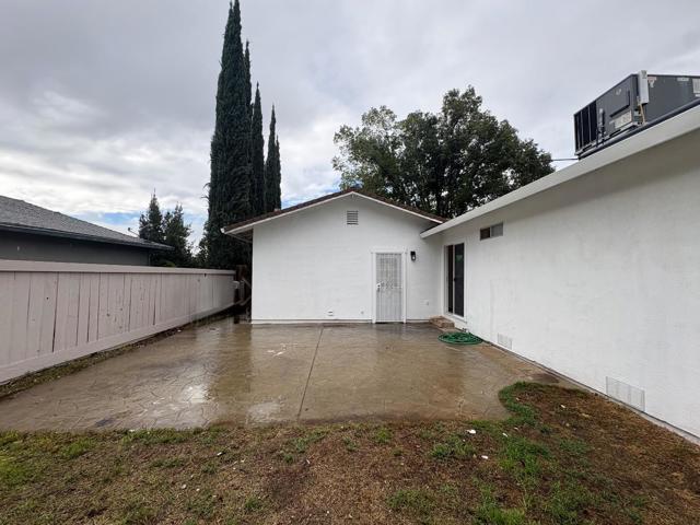 6042 Coad Lane, Riverbank CA: https://media.crmls.org/mediaz/bfa17c2f-b5e3-4372-a42f-027c31b3b483.jpg