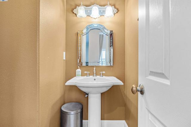6013 Kingsmill Ter, Dublin CA: https://media.crmls.org/mediaz/bfa18128-1185-453d-8bac-f70e58954cbc.jpg