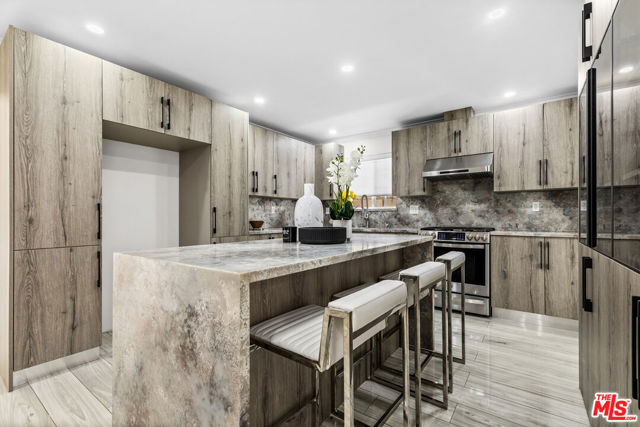 8557 Norwich Avenue, North Hills CA: https://media.crmls.org/mediaz/bfa1b233-ec4a-4092-a63d-9d306637e1ef.jpg
