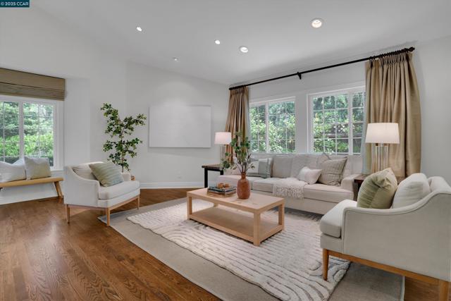 2345 San Miguel Dr, Walnut Creek CA: https://media.crmls.org/mediaz/bfa32293-da7b-46e2-bbed-4e520b6e7106.jpg