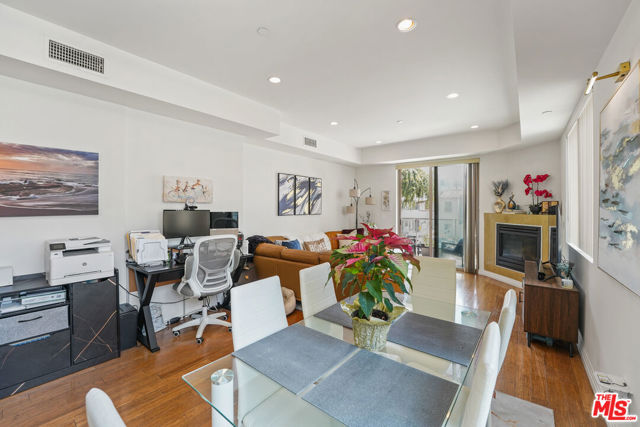 819 HOLT Avenue, Los Angeles CA: https://media.crmls.org/mediaz/bfa337b7-357c-43d6-b1a9-5c729a4b0e9b.jpg