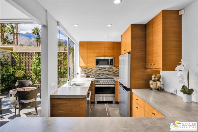 360 Cabrillo Road, Palm Springs CA: https://media.crmls.org/mediaz/bfa3aa3d-7747-45bd-a355-e8956a4b8854.jpg