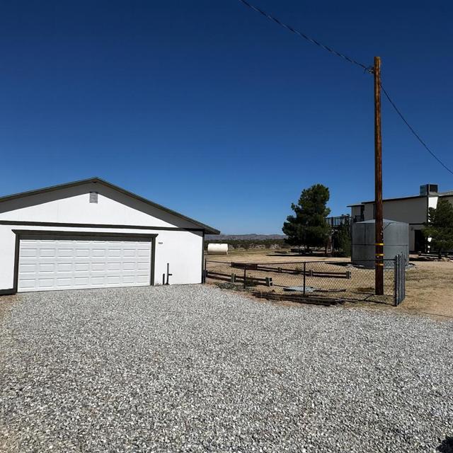 50928 Bell Road, Johnson Valley CA: https://media.crmls.org/mediaz/bfa3b0cb-8cb9-42a3-8d7f-3b942d1c941f.jpg