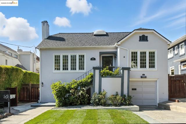 61 Wildwood Ave, Piedmont CA: https://media.crmls.org/mediaz/bfa3b803-6ba1-40cc-9c05-3688bbe5b7a9.jpg