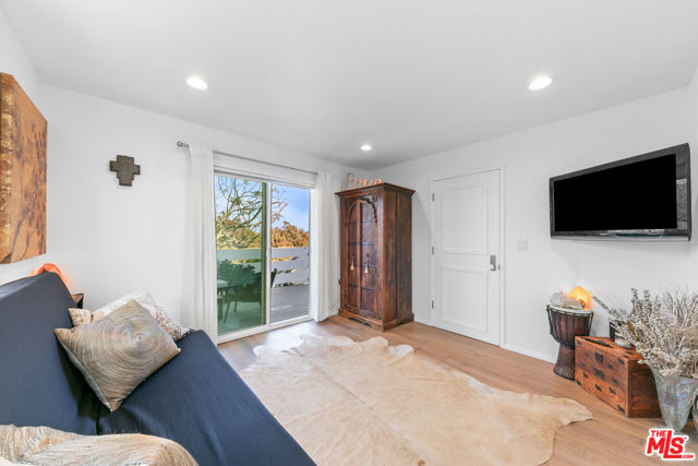 29500 Heathercliff Road, Malibu CA: https://media.crmls.org/mediaz/bfa3bbcf-5cfd-42ab-bacc-a66ce92262db.jpg