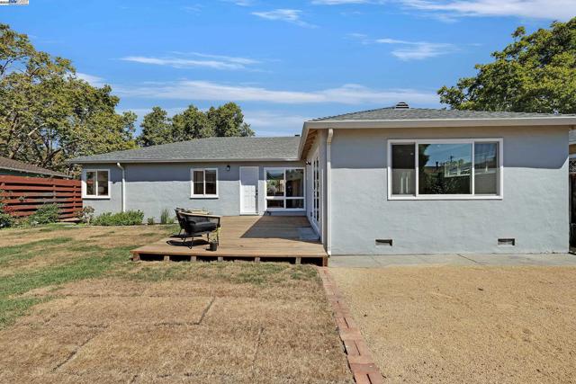 15833 Via Toledo, San Lorenzo CA: https://media.crmls.org/mediaz/bfa3d30d-f4f6-4472-b3b8-454a4a18a9ff.jpg