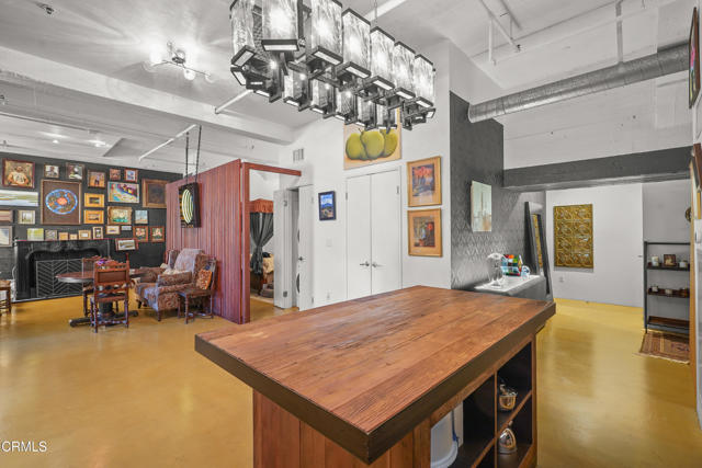 849 S Broadway, Los Angeles CA: https://media.crmls.org/mediaz/bfa4ac21-c0dd-4e81-9d1d-ef616a928f69.jpg