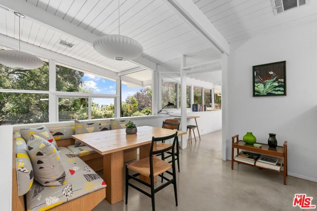 810 Bramble Way, Los Angeles CA: https://media.crmls.org/mediaz/bfa4ed7c-6c02-47fa-85de-1139b961ad42.jpg