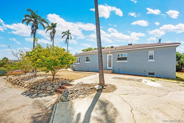 2530 Pruett Dr, Vista CA: https://media.crmls.org/mediaz/bfa6317b-f6a5-4d7e-b2e3-d15fa20c0f9d.jpg
