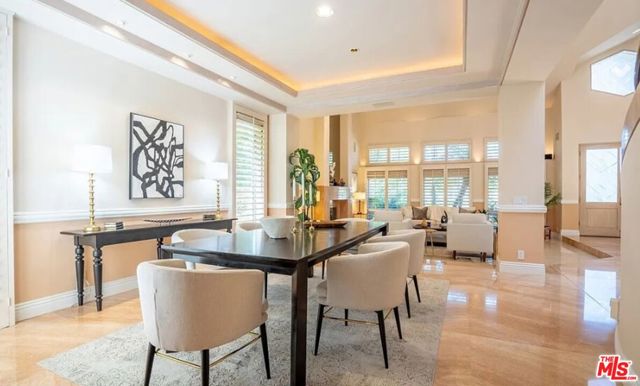 10214 Candleberry Lane, Northridge CA: https://media.crmls.org/mediaz/bfa71744-883f-41a6-ab01-63a414b95184.jpg