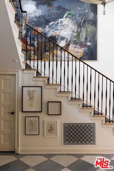 400 S Hudson Avenue, Los Angeles CA: https://media.crmls.org/mediaz/bfa7c221-571c-4be7-83eb-6a92d35b0792.jpg