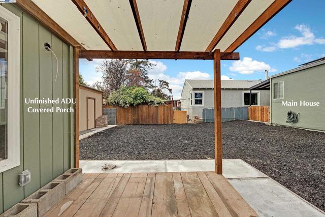 10339 Foothill Blvd, Oakland CA: https://media.crmls.org/mediaz/bfa7e975-00b1-4708-8d5f-c2a1a4d52ad4.jpg