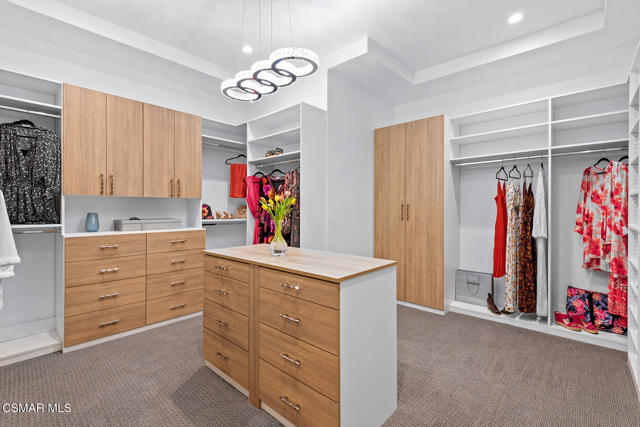 2111 High Knoll Circle, Thousand Oaks CA: https://media.crmls.org/mediaz/bfa85989-56ad-4ea2-96dc-738342dd11a8.jpg