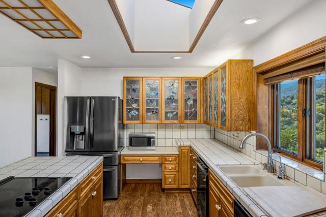 274 Corral De Tierra Road,  CA: https://media.crmls.org/mediaz/bfa92e69-5eae-41fc-b944-cb2df7f6c297.jpg