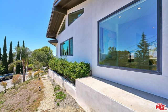 3001 Cloudcrest Road, La Crescenta CA: https://media.crmls.org/mediaz/bfa97cde-0f8e-4cc5-bf75-d9fff2c776f3.jpg