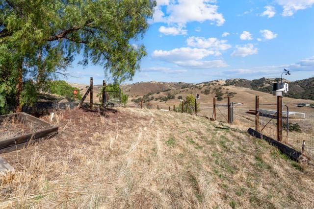20101 Panoche Road, Paicines CA: https://media.crmls.org/mediaz/bfa9882e-4282-4f91-8c1f-39c2dced2d86.jpg