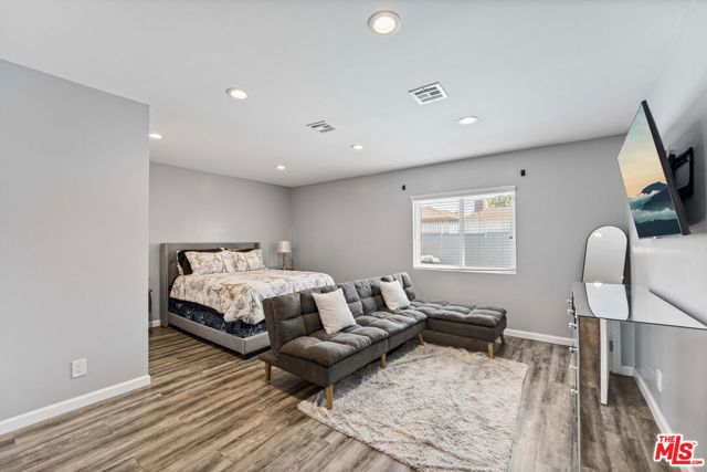 10236 S 1st Avenue, Inglewood CA: https://media.crmls.org/mediaz/bfaa4e1e-8ad9-4569-8fba-84101ccbe9f4.jpg
