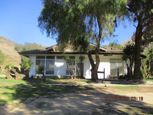 34120 Fabry Road, Soledad CA: https://media.crmls.org/mediaz/bfaa7e74-e9ea-4aa7-a11d-73e724fc75ab.jpg