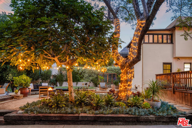 847 S Longwood Avenue, Los Angeles CA: https://media.crmls.org/mediaz/bfaa93dd-5668-4f16-ac7a-e5b51fcd164d.jpg