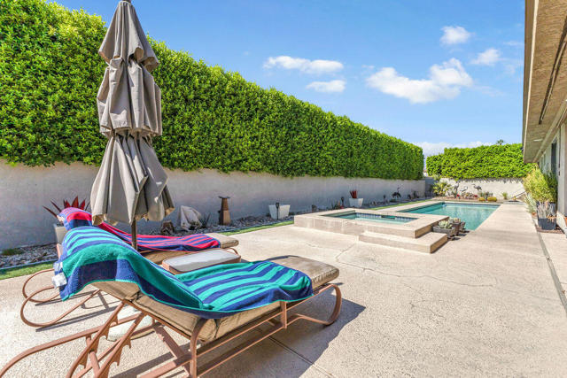 29 El Roble Court, Rancho Mirage CA: https://media.crmls.org/mediaz/bfab5693-af2b-4b6a-9f67-ac83a49f2bc5.jpg