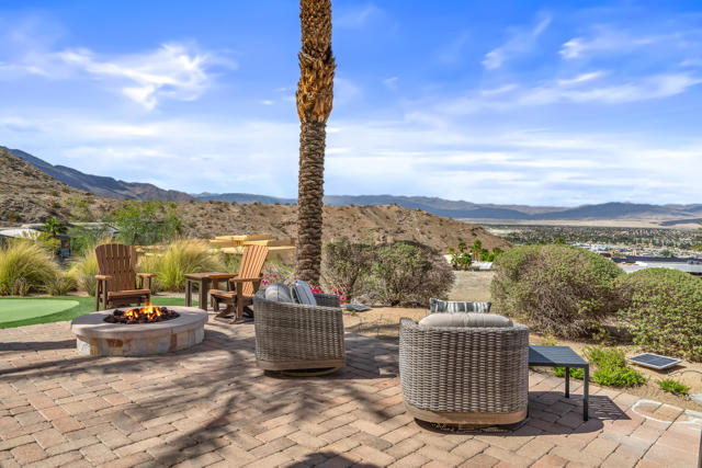 31 Hillcrest Drive, Rancho Mirage CA: https://media.crmls.org/mediaz/bfab6bd5-5053-4410-b7b9-a9c99c609d59.jpg