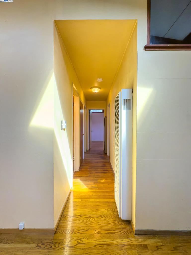 https://media.crmls.org/mediaz/bfab6e9e-9f86-40b9-b038-85e5c4568969.jpg?preset=X-Large