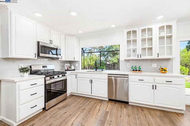954 Crellin Rd, Pleasanton CA: https://media.crmls.org/mediaz/bfac3176-a942-4f28-a7a2-14751a7a4cad.jpg