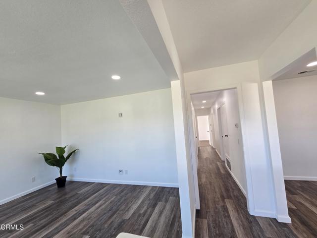 Detail Gallery Image 4 of 18 For 2001 Falkner Pl, Oxnard,  CA 93033 - 4 Beds | 2 Baths