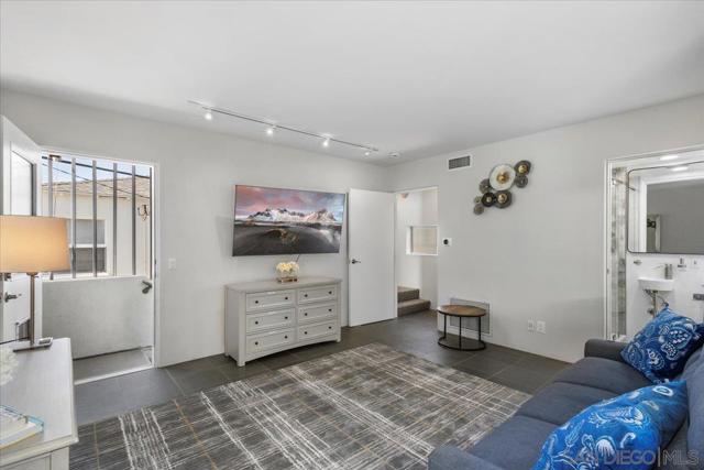 710 Verona Court, San Diego CA: https://media.crmls.org/mediaz/bfac7d5c-1c4a-4b92-bfa3-509dc81d5a78.jpg