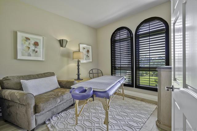 5305 La Crescenta, Rancho Santa Fe CA: https://media.crmls.org/mediaz/bfacda0c-042e-4057-81aa-20e0c0c9dae1.jpg