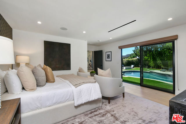 3221 Elvido Drive, Los Angeles CA: https://media.crmls.org/mediaz/bfad161b-11f1-4a4f-a08d-5a5eb54518ed.jpg