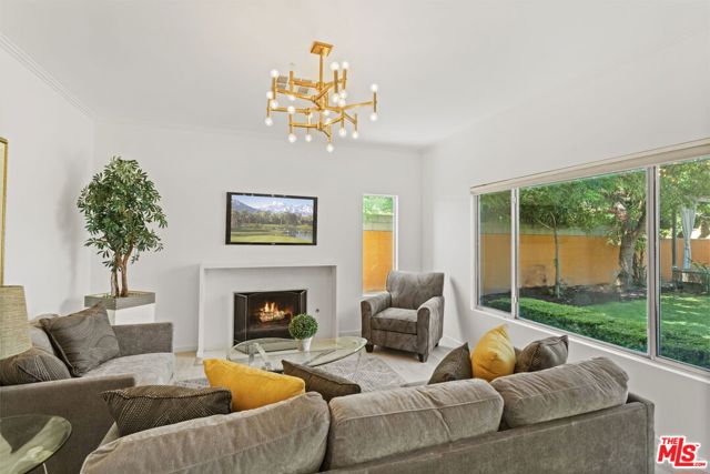 7725 Victoria Avenue, Inglewood CA: https://media.crmls.org/mediaz/bfad382b-3dba-4ffe-a2cf-7f2c1873f7ad.jpg