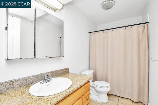1255 Lakeview Cir, Pittsburg CA: https://media.crmls.org/mediaz/bfad9550-99f2-40f4-bae6-66fe7daae194.jpg