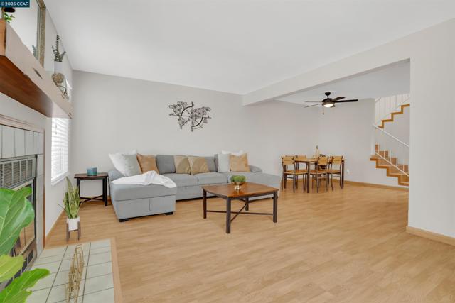 107 Pelican Loop, Pittsburg CA: https://media.crmls.org/mediaz/bfadbb62-7b5c-451a-aaf1-121d04838551.jpg