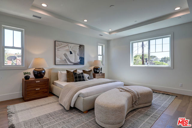 7733 Henefer Avenue, Los Angeles CA: https://media.crmls.org/mediaz/bfae3a9f-624e-4c6d-901a-6cb1e7fa819a.jpg