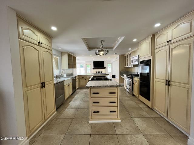29160 Oakpath Drive, Agoura Hills CA: https://media.crmls.org/mediaz/bfae8770-b319-4f13-8c16-3f49268ed282.jpg