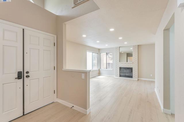19723 Redwood Rd, Castro Valley CA: https://media.crmls.org/mediaz/bfaf4570-bbdc-4bbd-906b-4601c2566296.jpg